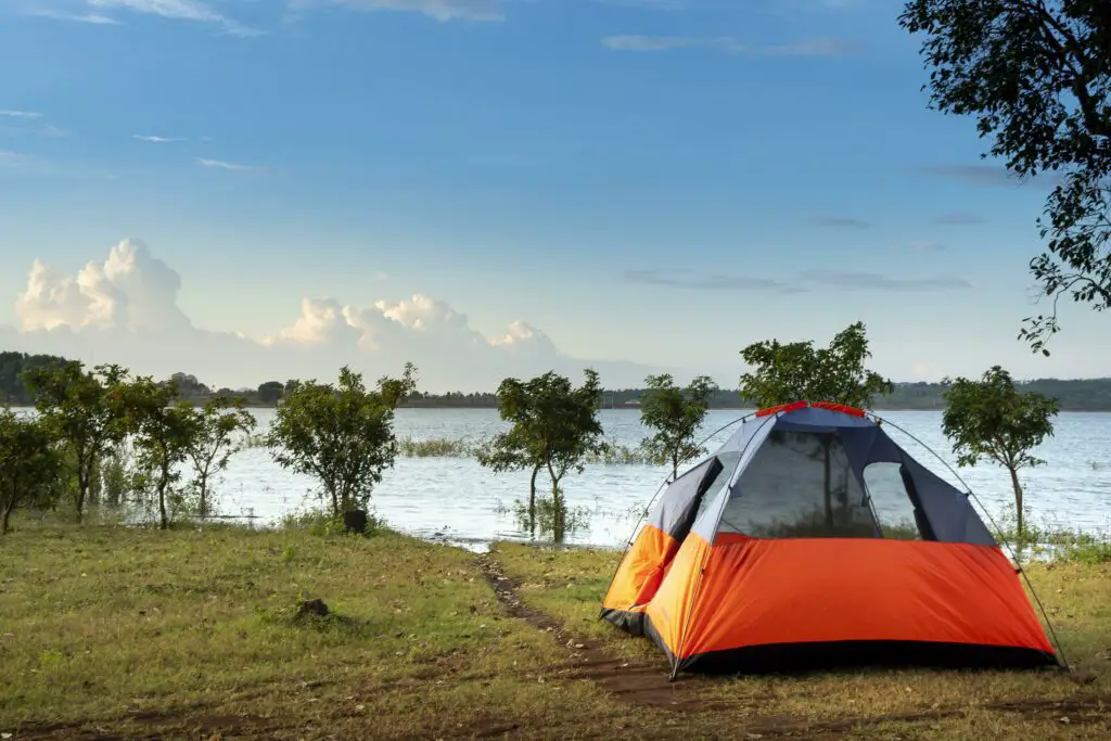 露營必備！不透光天幕：打造私密又舒適的營地