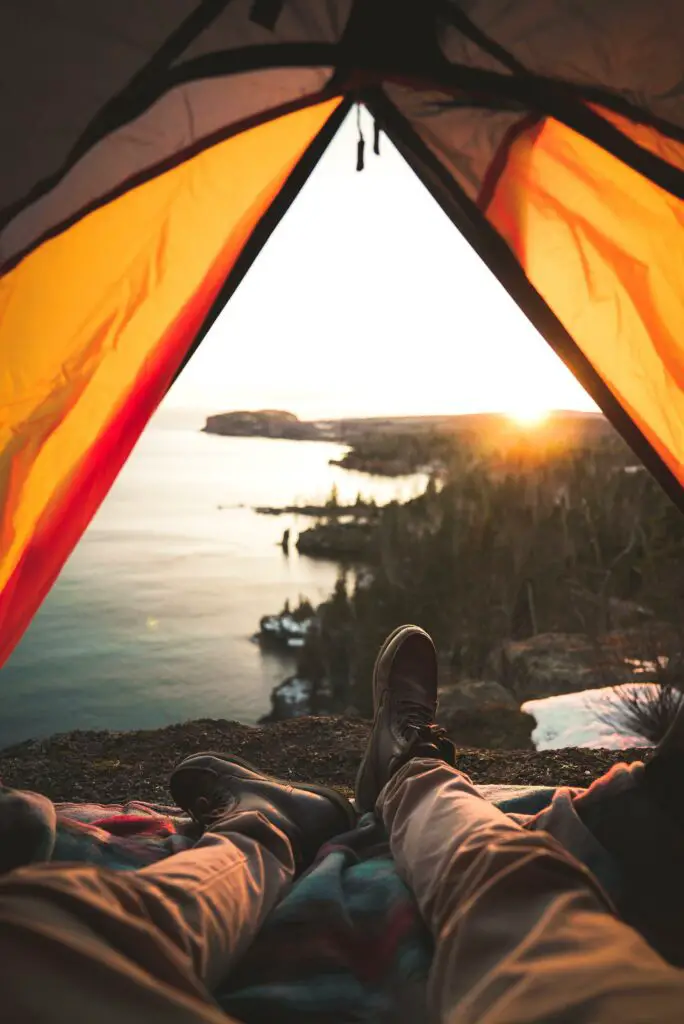 露營天幕跟營釘最重要: 搭天幕教學，讓您在野外享受安全舒適的露營經驗